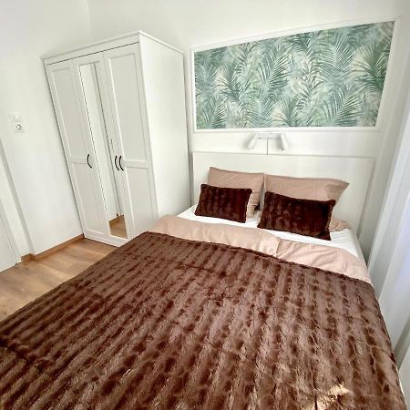 Esther Apartman Tatabanya Luaran gambar